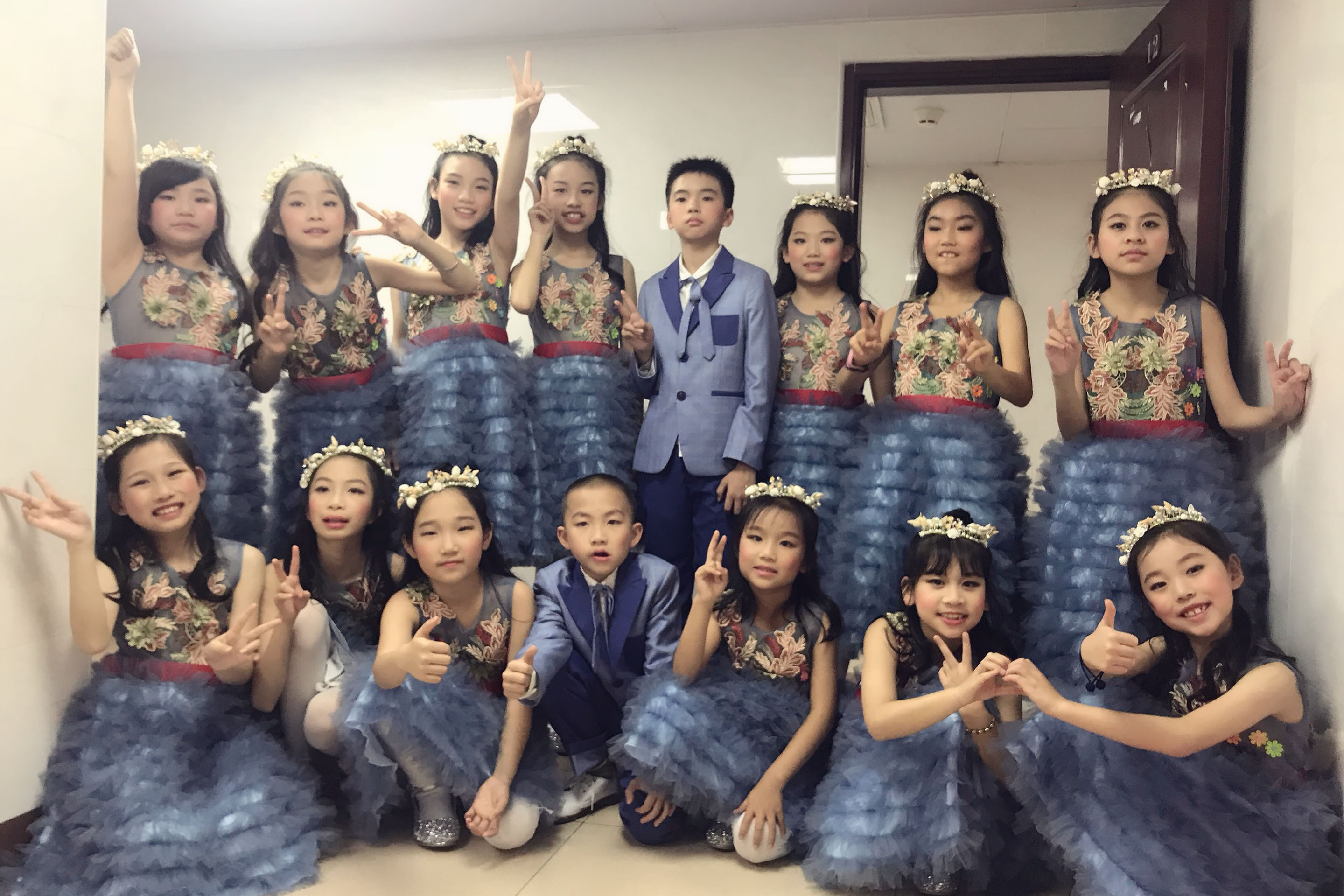 童声童气参与2019嘉佳春晚在广州中山纪念堂的录制
